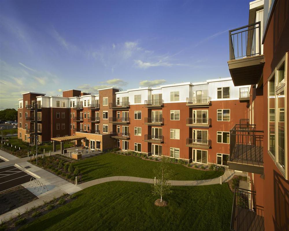 Execustay At York Place Apts 伊代纳 外观 照片